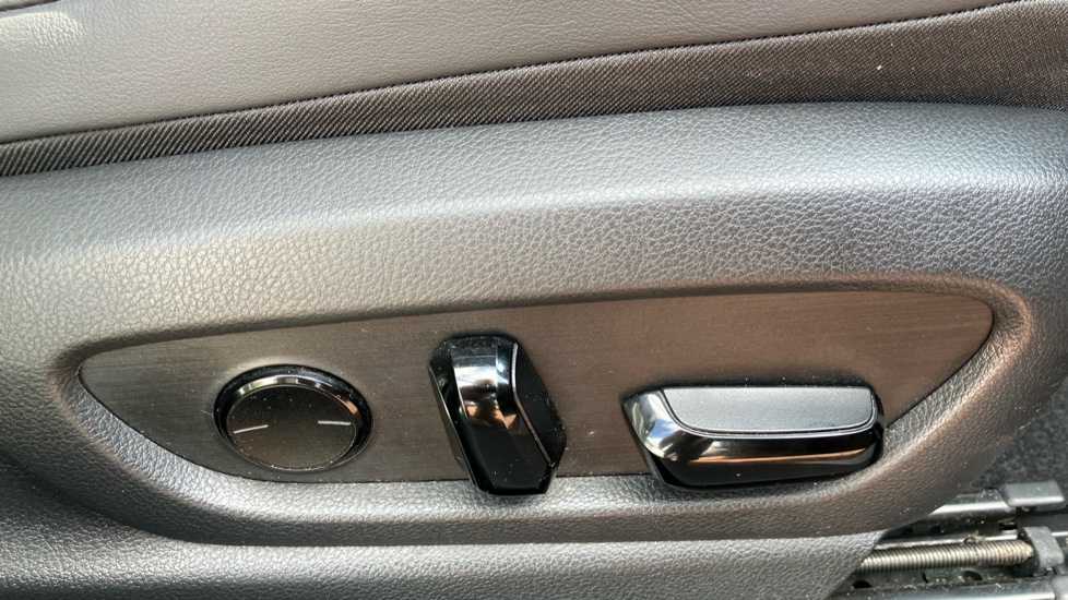 Lexus UX 250h 2.0 Takumi 5dr CVT Hybrid Hatchback - Image 29