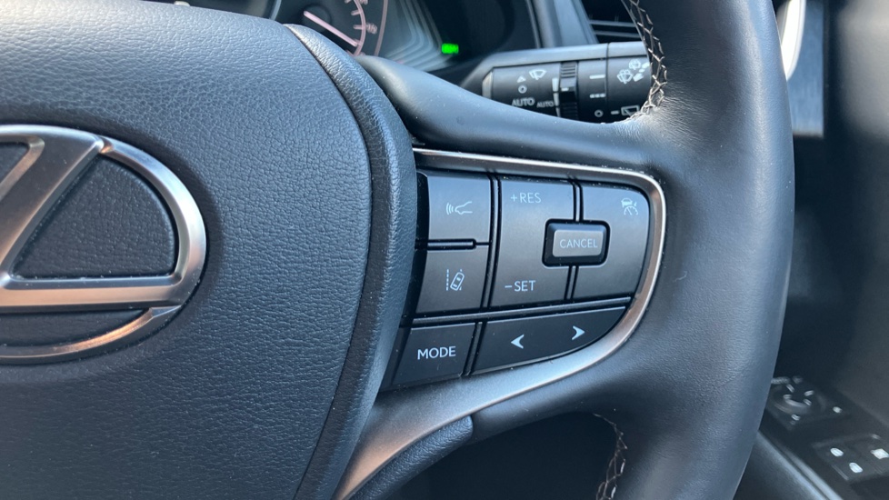 Lexus UX 250h 2.0 Takumi 5dr CVT Hybrid Hatchback - Image 30