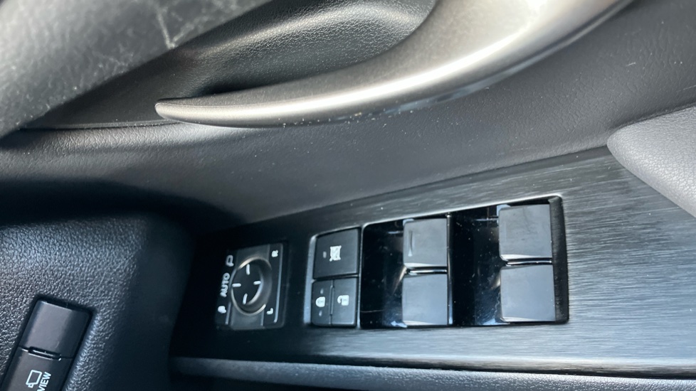 Lexus UX 250h 2.0 Takumi 5dr CVT Hybrid Hatchback - Image 31