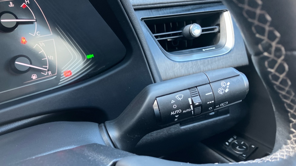 Lexus UX 250h 2.0 Takumi 5dr CVT Hybrid Hatchback - Image 33