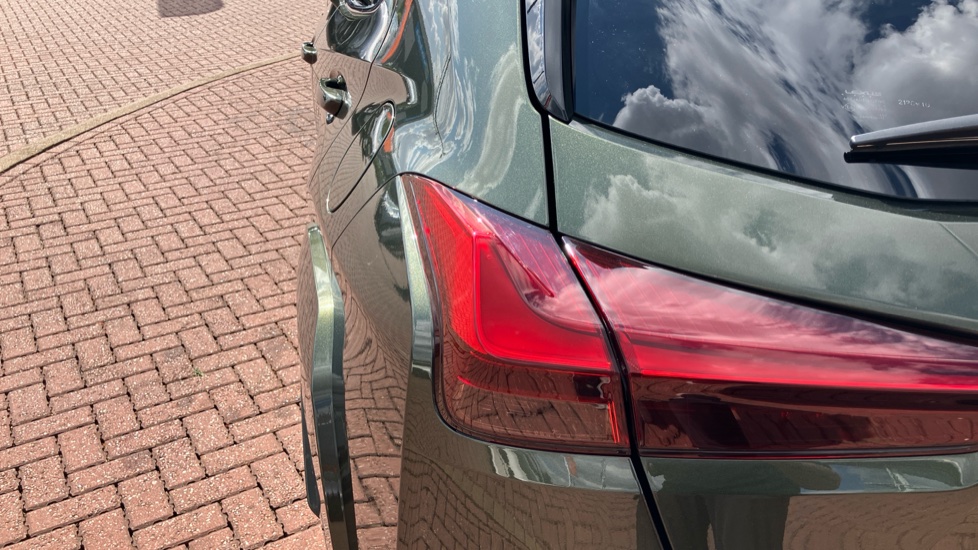 Lexus UX 250h 2.0 Takumi 5dr CVT Hybrid Hatchback - Image 37