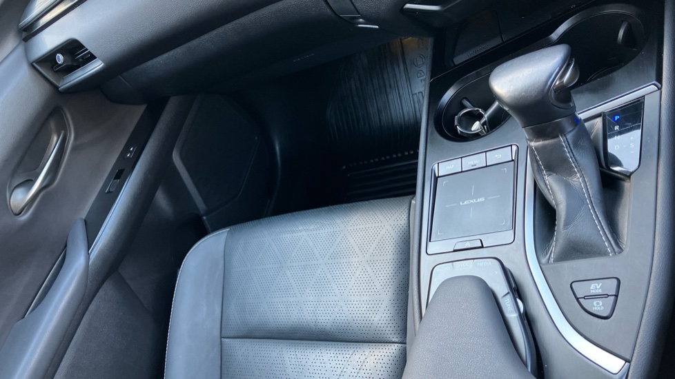 Lexus UX 250h 2.0 Takumi 5dr CVT Hybrid Hatchback - Image 56