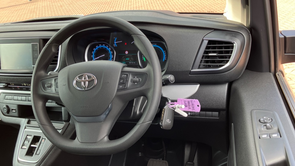Toyota Proace Verso 100kW Shuttle Medium 50kWh 5dr Auto Electric Estate - Image 10