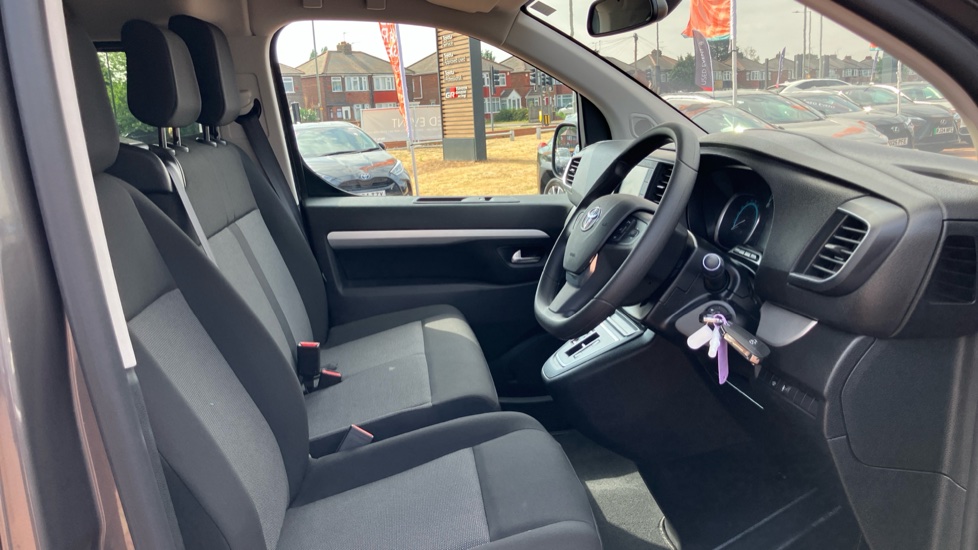Toyota Proace Verso 100kW Shuttle Medium 50kWh 5dr Auto Electric Estate - Image 12