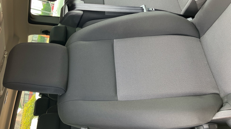 Toyota Proace Verso 100kW Shuttle Medium 50kWh 5dr Auto Electric Estate - Image 14