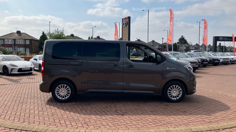 Toyota Proace Verso 100kW Shuttle Medium 50kWh 5dr Auto Electric Estate - Image 23