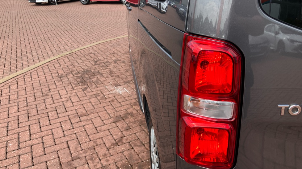 Toyota Proace Verso 100kW Shuttle Medium 50kWh 5dr Auto Electric Estate - Image 36