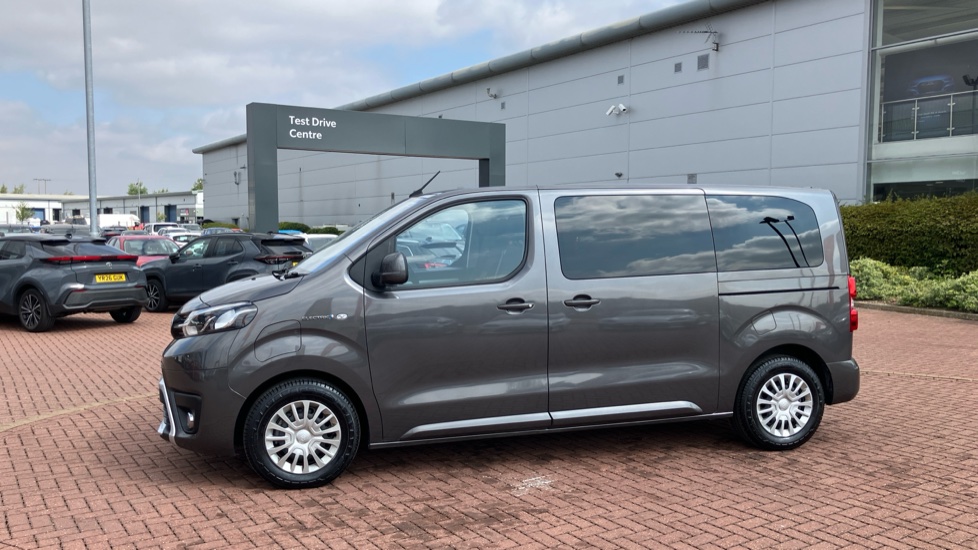Toyota Proace Verso 100kW Shuttle Medium 50kWh 5dr Auto Electric Estate - Image 44