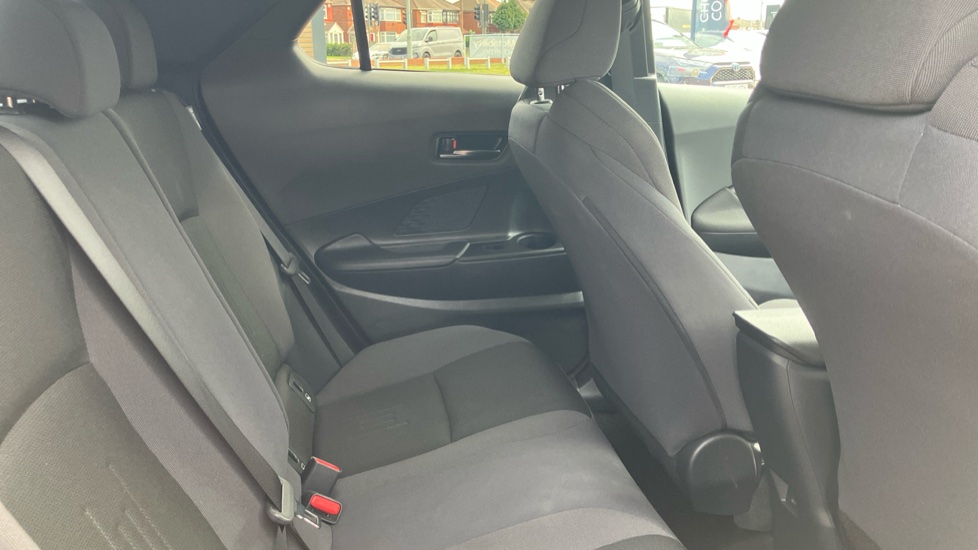 Toyota C-HR 1.8 Hybrid Design 5dr CVT Hybrid Hatchback - Image 8