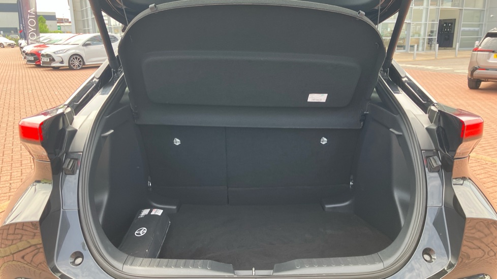 Toyota C-HR 1.8 Hybrid Design 5dr CVT Hybrid Hatchback - Image 13
