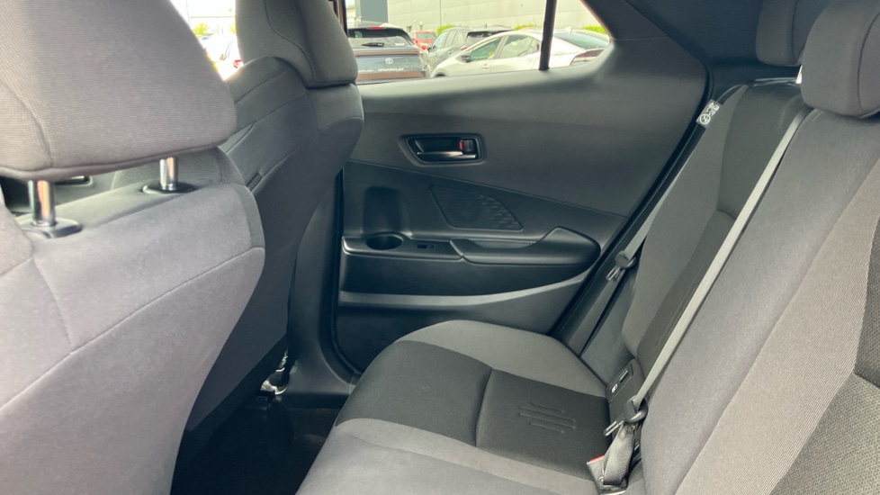 Toyota C-HR 1.8 Hybrid Design 5dr CVT Hybrid Hatchback - Image 15