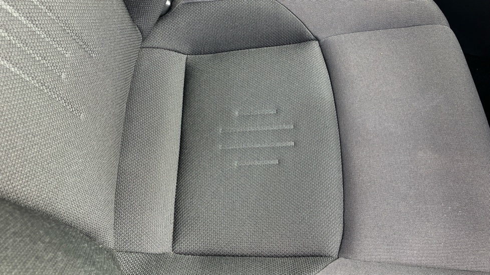 Toyota C-HR 1.8 Hybrid Design 5dr CVT Hybrid Hatchback - Image 17
