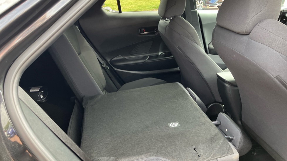 Toyota C-HR 1.8 Hybrid Design 5dr CVT Hybrid Hatchback - Image 18