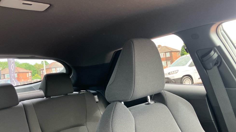 Toyota C-HR 1.8 Hybrid Design 5dr CVT Hybrid Hatchback - Image 19
