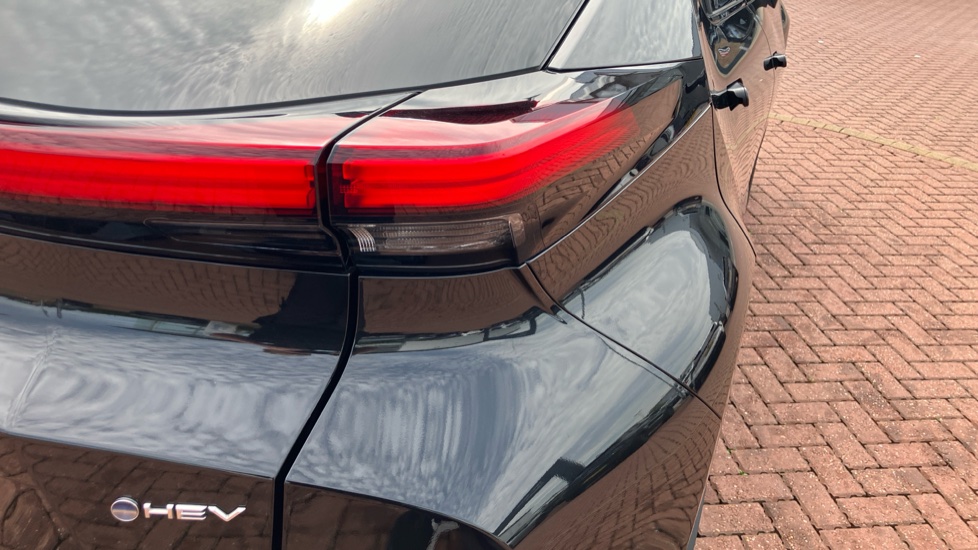Toyota C-HR 1.8 Hybrid Design 5dr CVT Hybrid Hatchback - Image 21