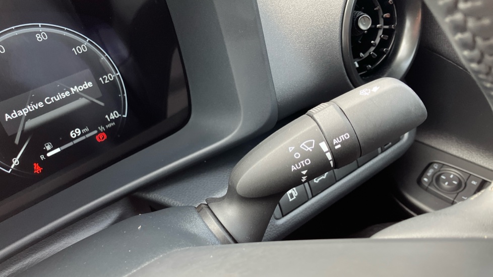 Toyota C-HR 1.8 Hybrid Design 5dr CVT Hybrid Hatchback - Image 32