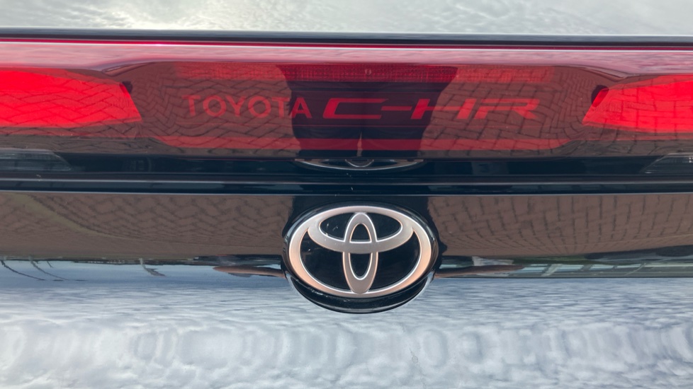 Toyota C-HR 1.8 Hybrid Design 5dr CVT Hybrid Hatchback - Image 52