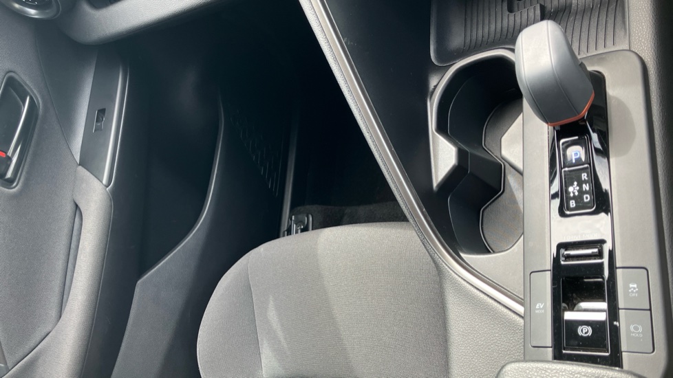 Toyota C-HR 1.8 Hybrid Design 5dr CVT Hybrid Hatchback - Image 56