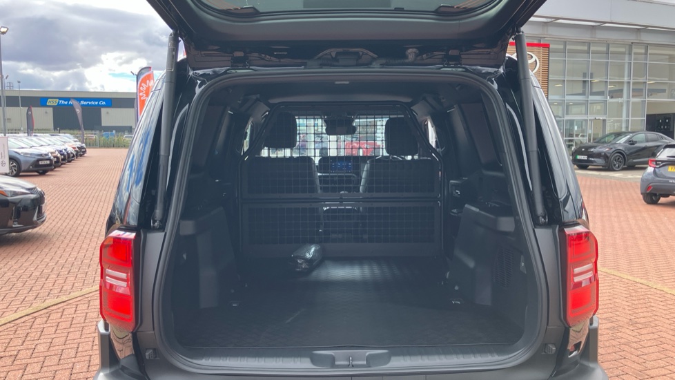 Toyota Land Cruiser Diesel 2.8D 205 Commercial Auto - Image 13