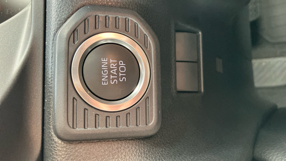 Toyota Land Cruiser Diesel 2.8D 205 Commercial Auto - Image 16