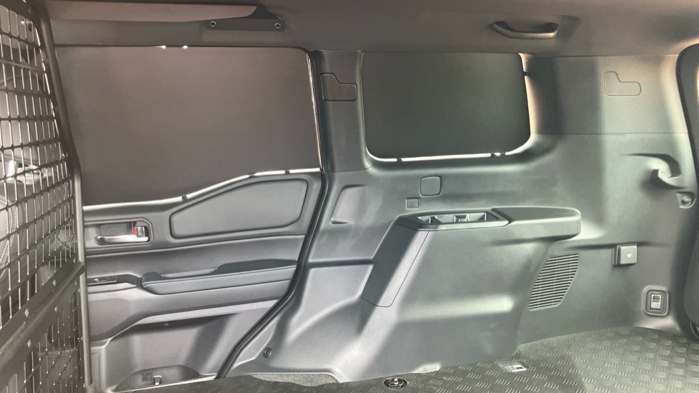 Toyota Land Cruiser Diesel 2.8D 205 Commercial Auto - Image 18