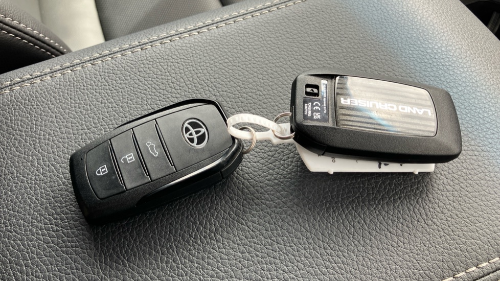 Toyota Land Cruiser Diesel 2.8D 205 Commercial Auto - Image 28