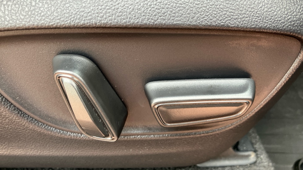 Toyota Land Cruiser Diesel 2.8D 205 Commercial Auto - Image 29
