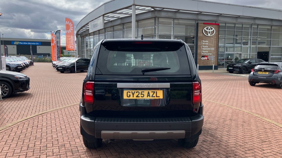 Toyota Land Cruiser Diesel 2.8D 205 Commercial Auto - Image 47