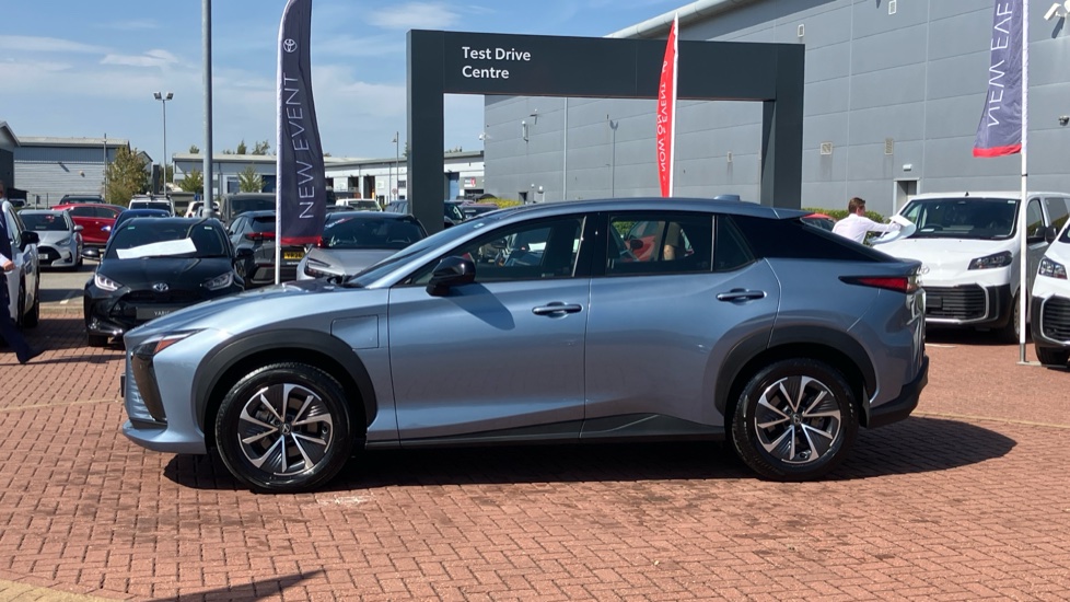Lexus Rz 300e 150kW Urban 71 kWh 5dr Auto Electric Estate - Image 24