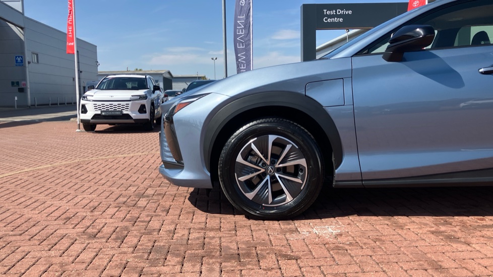 Lexus Rz 300e 150kW Urban 71 kWh 5dr Auto Electric Estate - Image 25