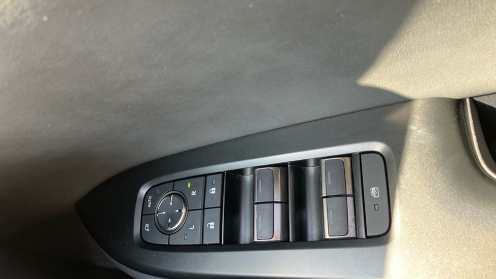 Lexus Rz 300e 150kW Urban 71 kWh 5dr Auto Electric Estate - Image 30