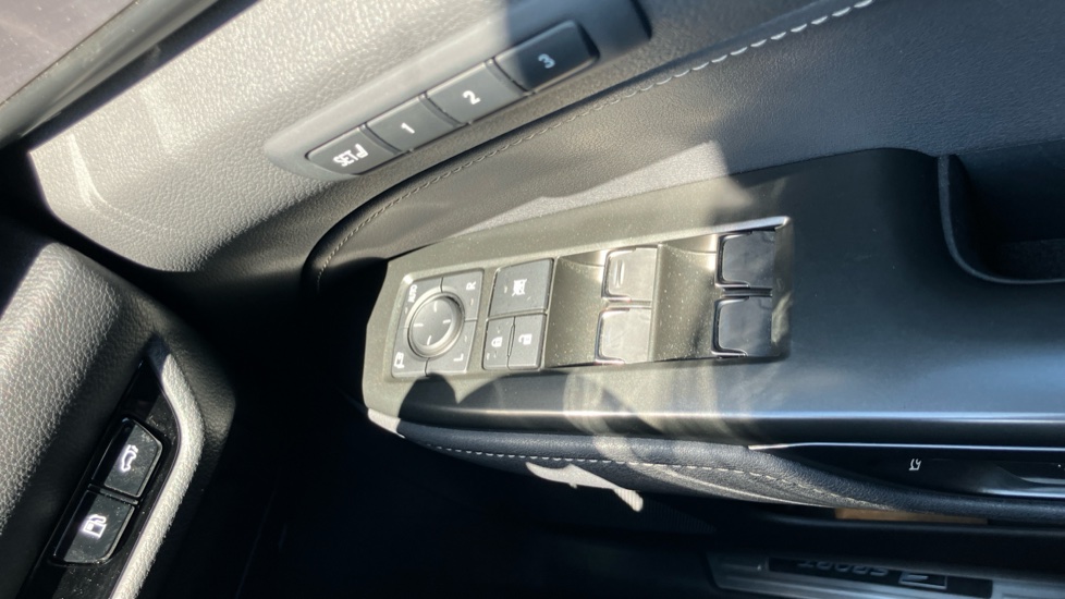 Lexus NX 450h+ 2.5 F-Sport 5dr E-CVT Estate - Image 31