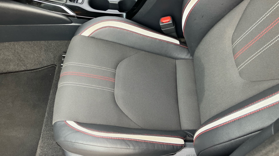 Toyota Corolla 1.8 VVT-i Hybrid GR Sport 5dr CVT Hybrid Hatchback - Image 17