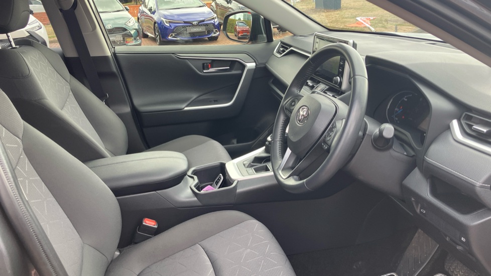Toyota RAV4 2.5 VVT-i Hybrid Design 5dr CVT 2WD Hybrid Estate - Image 12