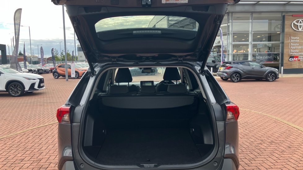 Toyota RAV4 2.5 VVT-i Hybrid Design 5dr CVT 2WD Hybrid Estate - Image 13