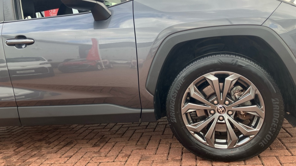 Toyota RAV4 2.5 VVT-i Hybrid Design 5dr CVT 2WD Hybrid Estate - Image 25