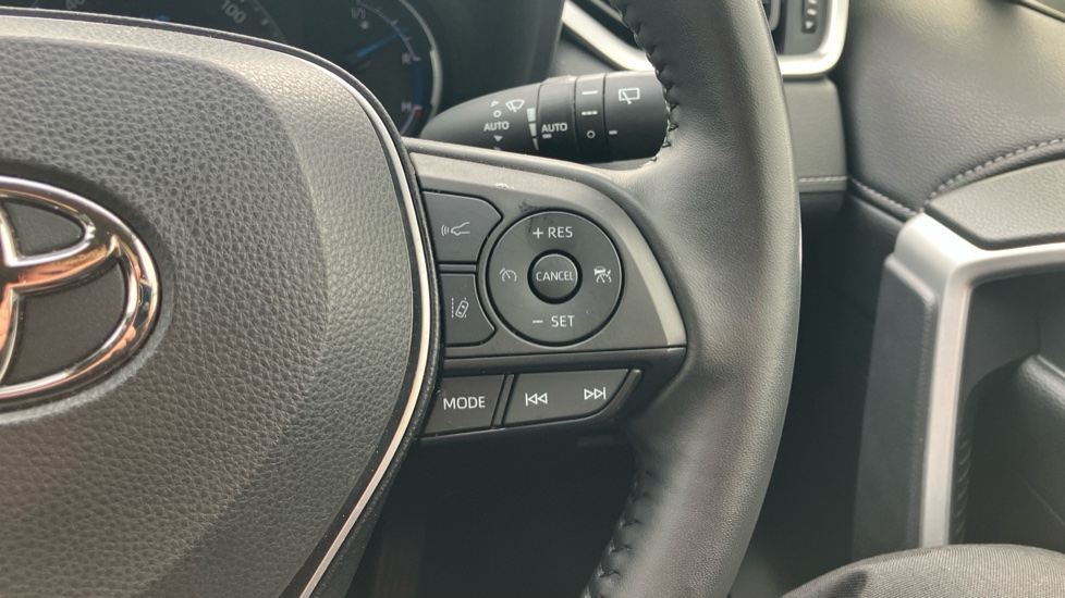 Toyota RAV4 2.5 VVT-i Hybrid Design 5dr CVT 2WD Hybrid Estate - Image 29