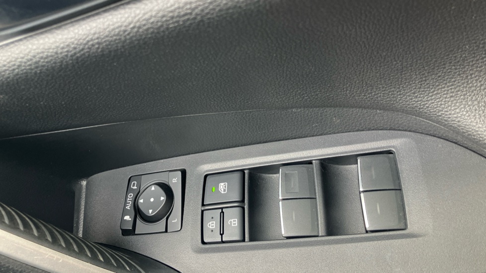 Toyota RAV4 2.5 VVT-i Hybrid Design 5dr CVT 2WD Hybrid Estate - Image 30