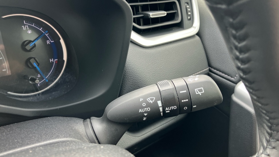 Toyota RAV4 2.5 VVT-i Hybrid Design 5dr CVT 2WD Hybrid Estate - Image 32