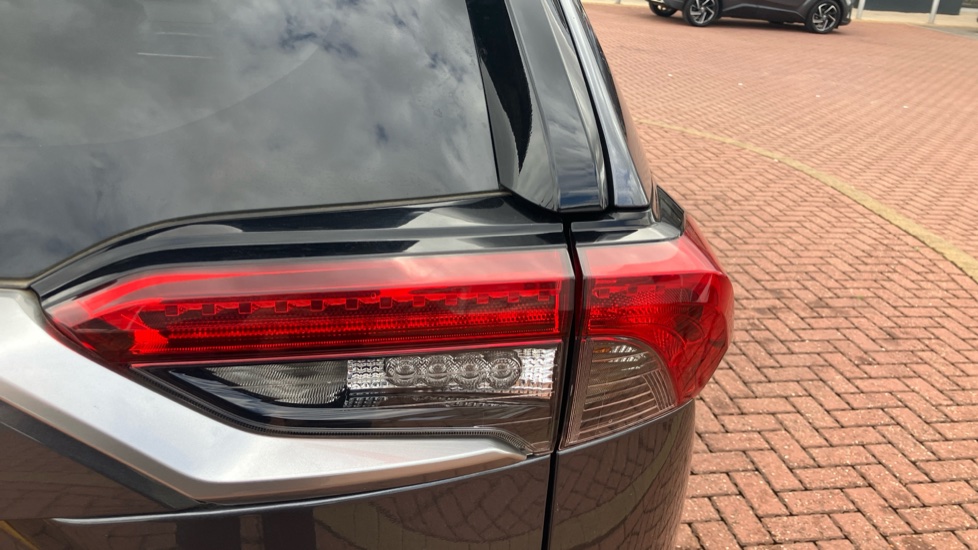 Toyota RAV4 2.5 VVT-i Hybrid Design 5dr CVT 2WD Hybrid Estate - Image 36