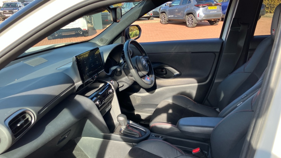 Toyota Yaris Cross 1.5 Hybrid GR Sport 5dr CVT Hybrid Estate - Image 5