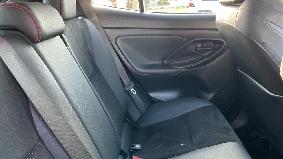 Toyota Yaris Cross 1.5 Hybrid GR Sport 5dr CVT Hybrid Estate - Image 8