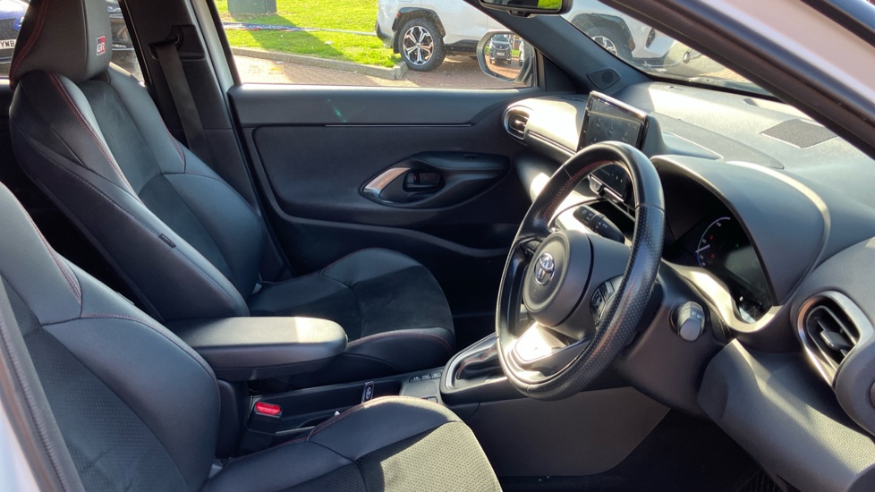 Toyota Yaris Cross 1.5 Hybrid GR Sport 5dr CVT Hybrid Estate - Image 12