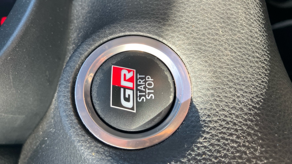 Toyota Yaris Cross 1.5 Hybrid GR Sport 5dr CVT Hybrid Estate - Image 16