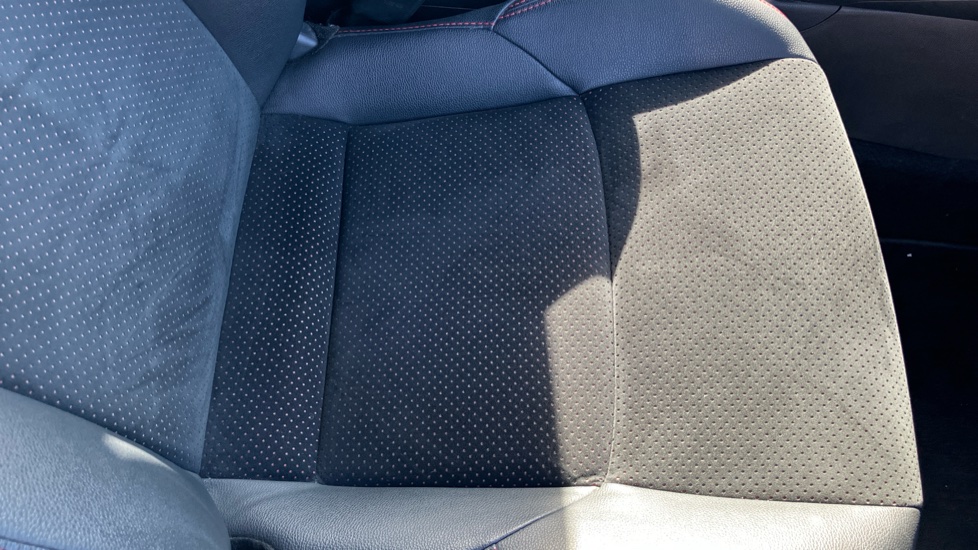 Toyota Yaris Cross 1.5 Hybrid GR Sport 5dr CVT Hybrid Estate - Image 17