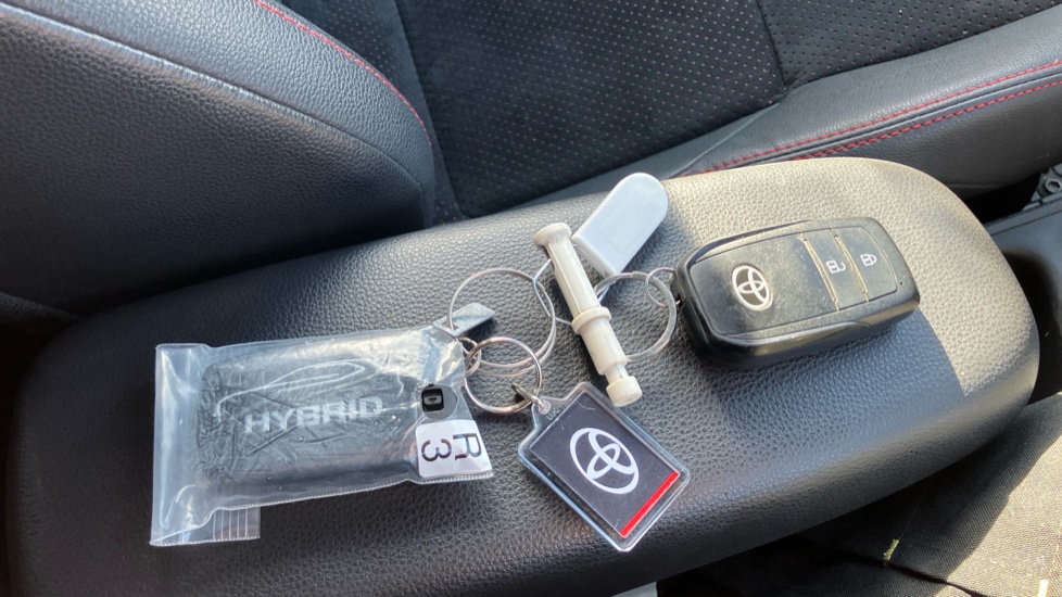 Toyota Yaris Cross 1.5 Hybrid GR Sport 5dr CVT Hybrid Estate - Image 28