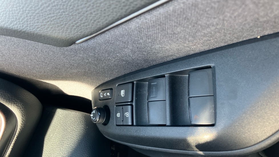 Toyota Yaris Cross 1.5 Hybrid GR Sport 5dr CVT Hybrid Estate - Image 30