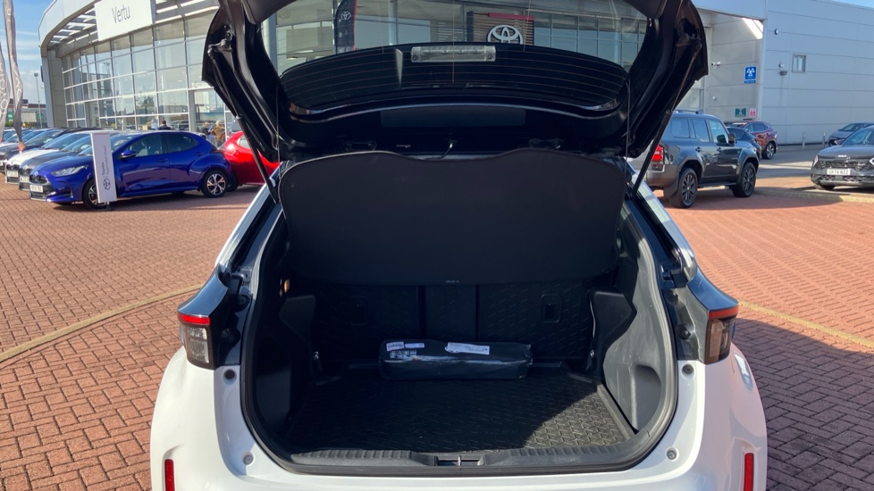 Toyota Yaris Cross 1.5 Hybrid GR Sport 5dr CVT Hybrid Estate - Image 56
