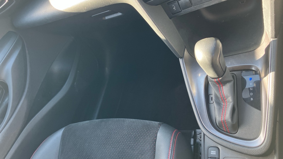 Toyota Yaris Cross 1.5 Hybrid GR Sport 5dr CVT Hybrid Estate - Image 59
