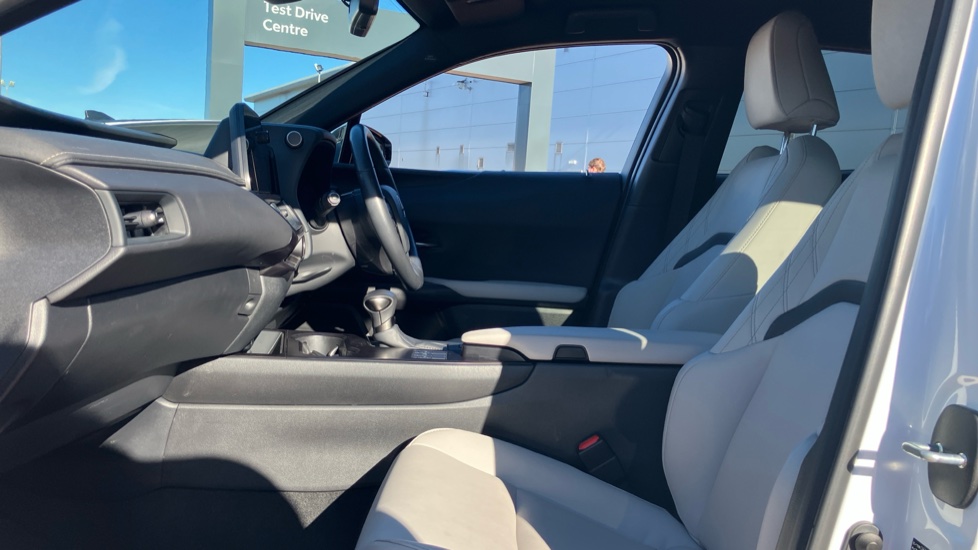 Lexus UX 250h 2.0 F-Sport Design 5dr CVT Hybrid Hatchback - Image 5